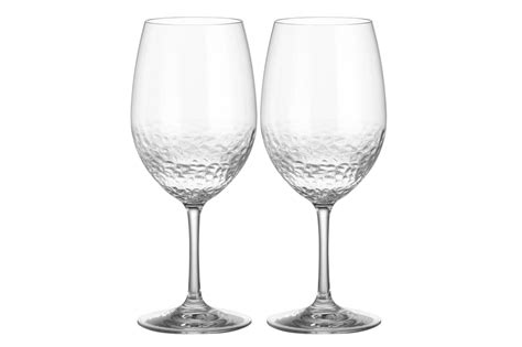 Različni tipi kozarcev: visoki kozarci za napitke, nizki kozarci za viski, kozarci za vino in kozarci za šampanjec