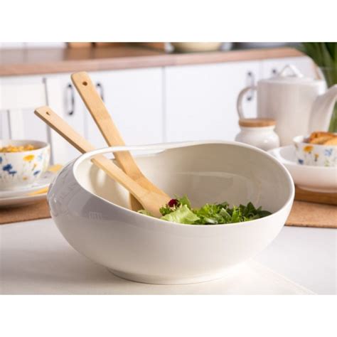 Fotografija sklede za enolončnico Pro-Tech CHEF s poudarkom na njenih ročajih in nogah