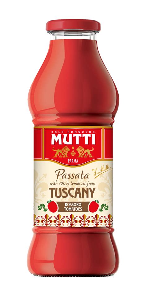 Prikaz svežih, na soncu dozorelih italijanskih paradižnikov in steklenice paradižnikovega pireja Mutti Passata