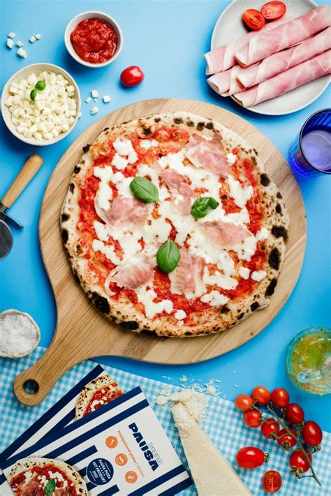 Infografika: Sestavine pice margherita v barvah italijanske zastave
