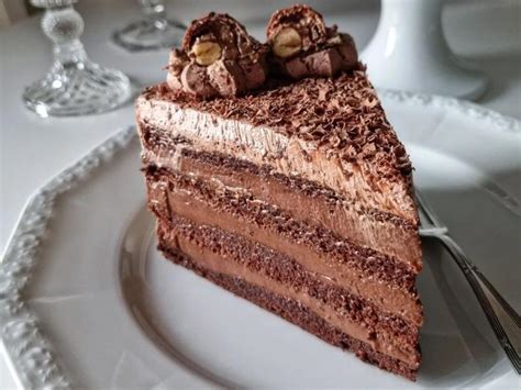 Čokoladna torta s kremnim nadevom in prelivom