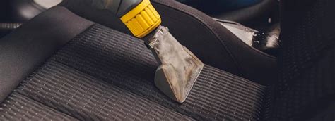 infografika: osnovna pravila čiščenja notranjosti avtomobila