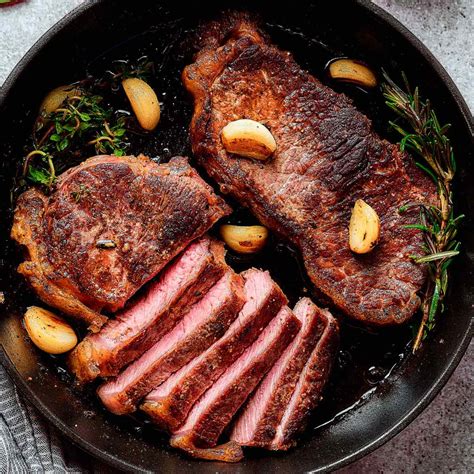 Steak v steakhouseu z dekoracijo