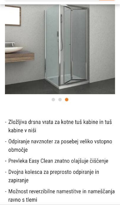 Tematska fotografija: Oseba briše tuš kabino po uporabi