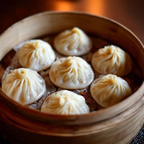 Kulinarična fotografija: Xiao Long Bao in Har Gow v bambusovi parni košarici