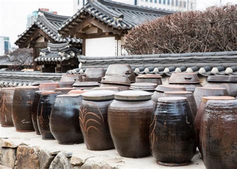 Keramična posoda za tradicionalno fermentacijo kimčija