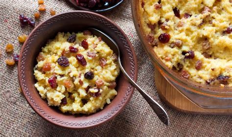 prikaz pripravljenih sestavin za pečeno proseno kašo v pekaču