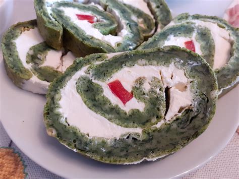 zelenjavna rulada s špinačo in gobovim nadevom