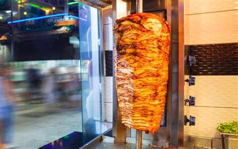 Družinska pica in kebab v lepinji iz Pekarne & Kebaba Radovljica