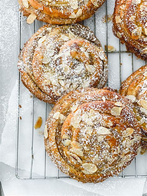 Photo of brioche buns with apple and almond cream