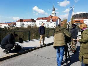 panorama Kranja s starim mestnim jedrom in reko Kokro