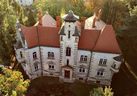 Zgodovinska fotografija Velike kavarne (Theresienhof) v Mariboru