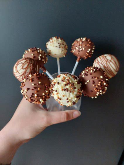 Praznični cake popsi na palčki