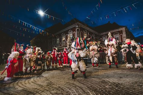 Tematska fotografija kurentov ali drugih pustnih mask v Markovcih
