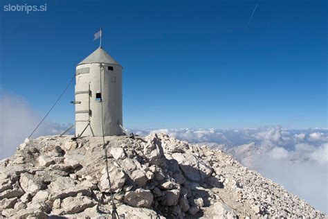 slika alpinistov na vrhu Triglava