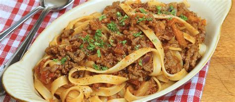 Tagliatelle z Ragù alla Bolognese, pripravljene po tradicionalnem receptu