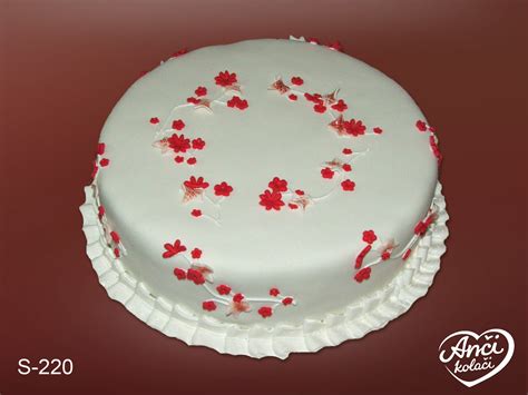 torta okrašena s svežim cvetjem, različni cvetovi