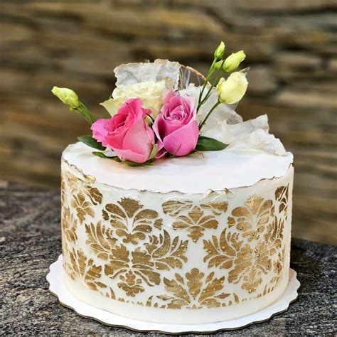 Fotografija elegantne torte, primerne za goste na rojstnodnevni zabavi
