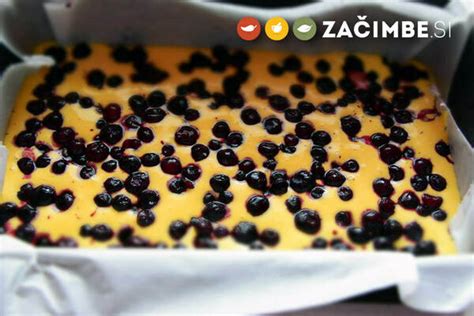slika preprostega borovničevega peciva