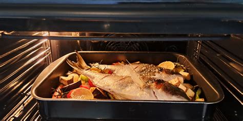 Prikaz vzhajajočega testa v pečici