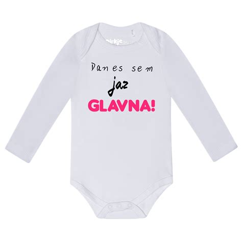 Primer torte z napisom iz čokoladnih črk, narejen s pomočjo brizgalke.