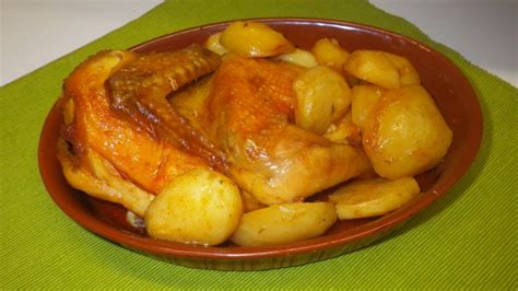 Piščanec s krompirjem v paradižnikovi omaki iz pečice