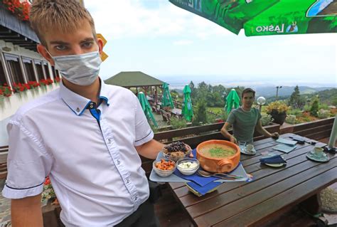 Tematska fotografija ajdovih žgancev z zabelo