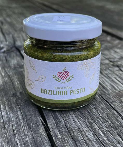 Sveže pripravljen bazilikin pesto