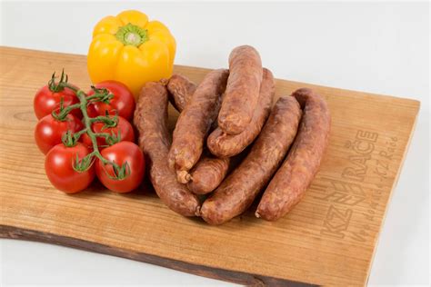 ilustracija različnih vrst domačih klobas