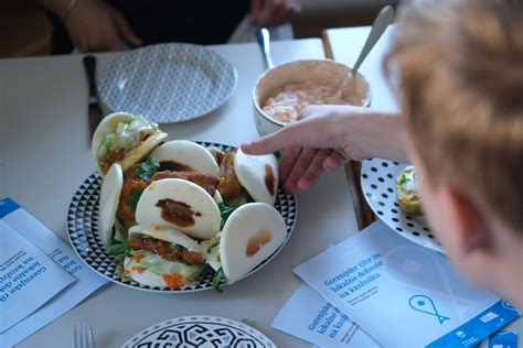 Tematska fotografija raznolikih mehiških jedi s tortiljami