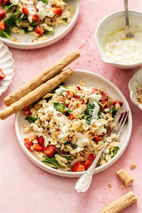 Veganske testenine z belim zeljem in sejtanom
