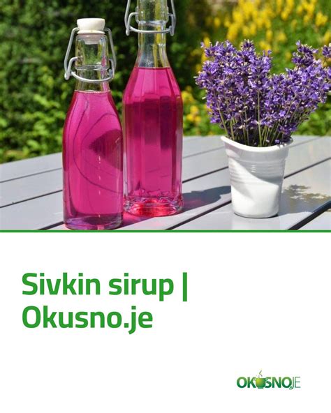 Fotografija domačega sivkinega sirupa v steklenicah