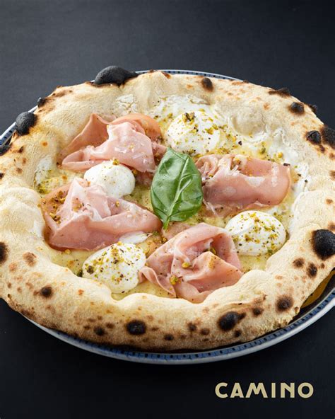 Sveže pripravljena pizza v restavraciji