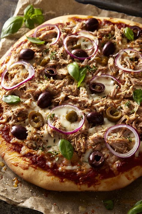Thematic photo of a healthy tuna pizza with fresh ingredients