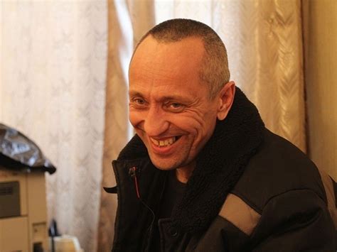 Tematska fotografija cvetnih popkov in plodov kaprovca