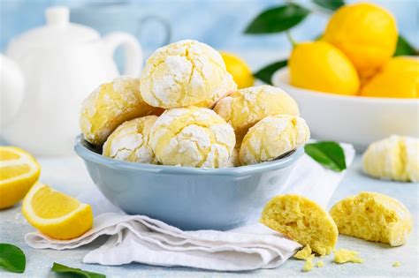 Fotografija masla, sladkorja in limonine lupinice v skledi