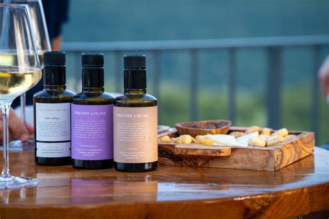 slika ekstra deviškega oljčnega olja Slovenske Istre