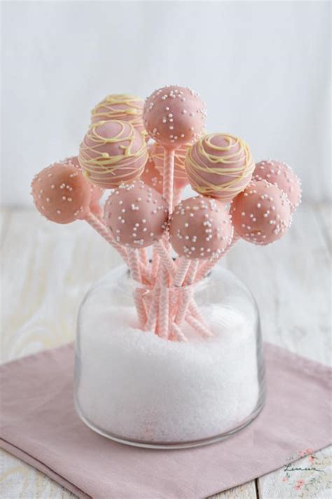 Poročni cake popsi z elegantno dekoracijo
