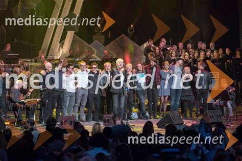 Fotografija skupine Rok'n'Band na odru Cankarjevega doma