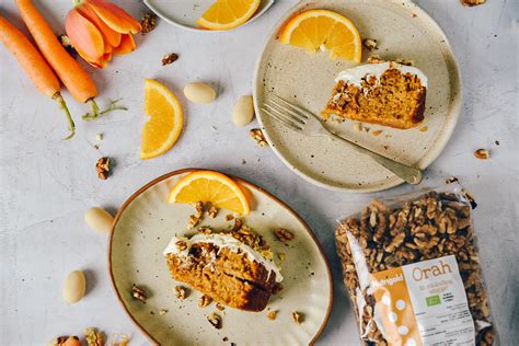 Priprava korenčkove torte: nastrgano korenje