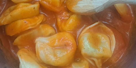 Pripravljeni tortelini z nadevom iz kunčjih jeter