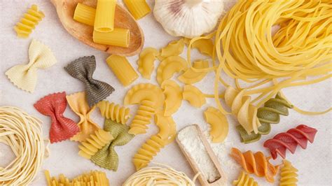 različne barve domačih testenin