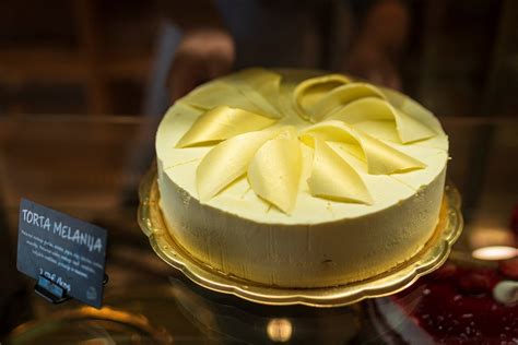 Torta Melanija, detajl zlatimi okraski