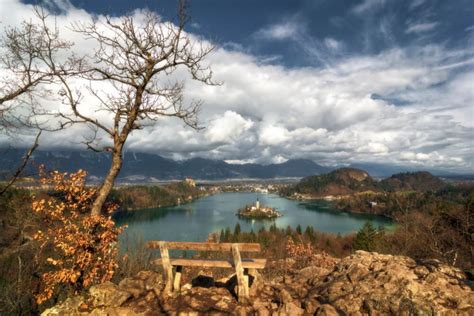 panoramski razgled na blejsko kotlino s terase okrepčevalnice