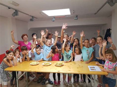 Tematsko foto: otroci in torta