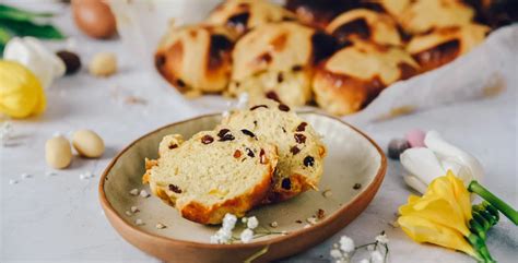 Fotografija velikonočnih kruhkih s sadjem