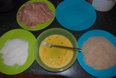 priprava dunajskega zrezka, koraki paniranja in cvrtja