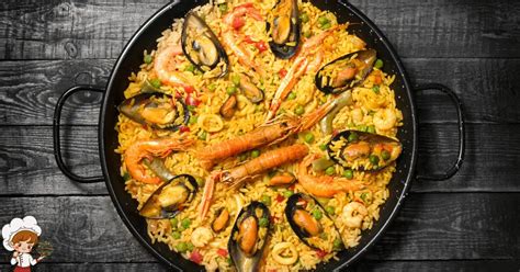 Infographics showing different types of paella with their main ingredients
