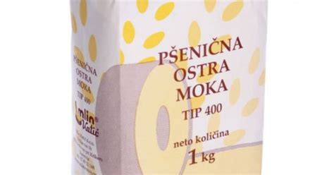 Prikaz sestavin za pripravo domače ribane kaše: jajce, ostra moka in ščepec soli.