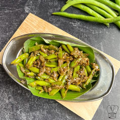 Thematic photo of green beans in curry sauce